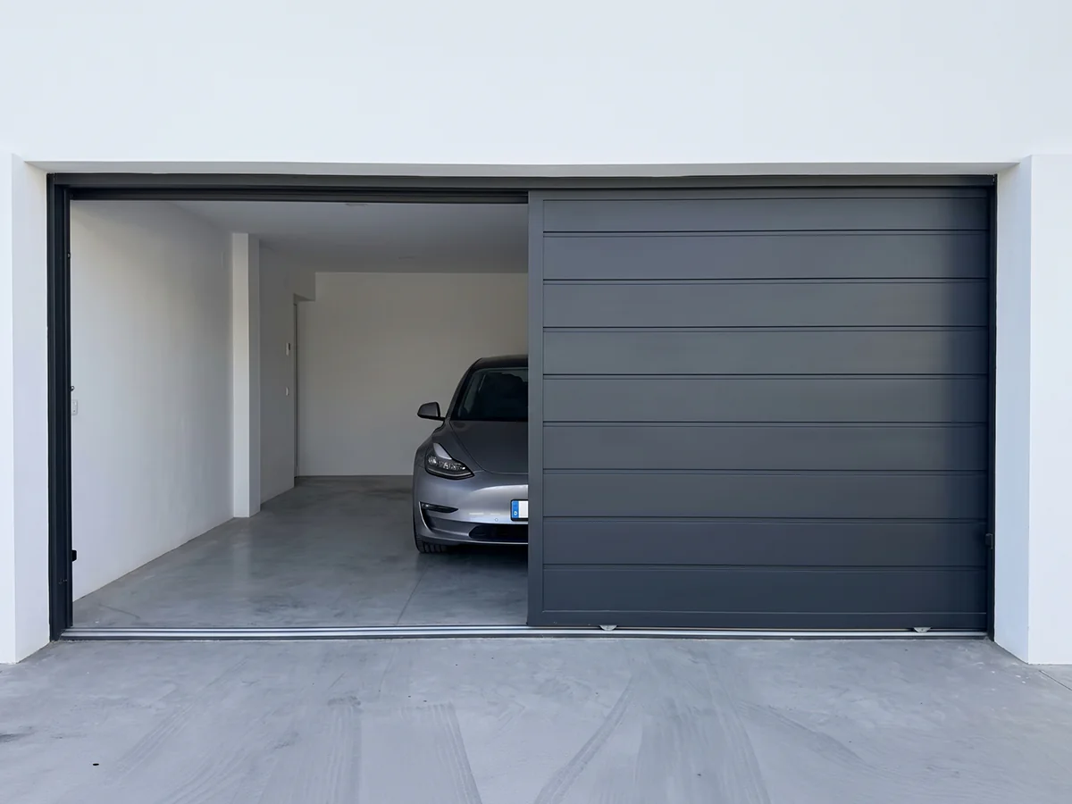 Puertas de garaje automáticas a medida de SALCOPLUS