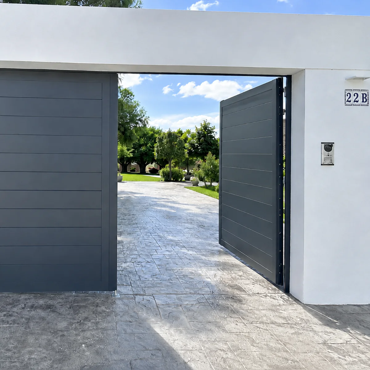 Puerta de garaje automática a medida en Sevilla