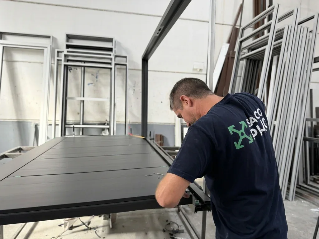 Proceso de fabricación en el taller de SALCOPLUS