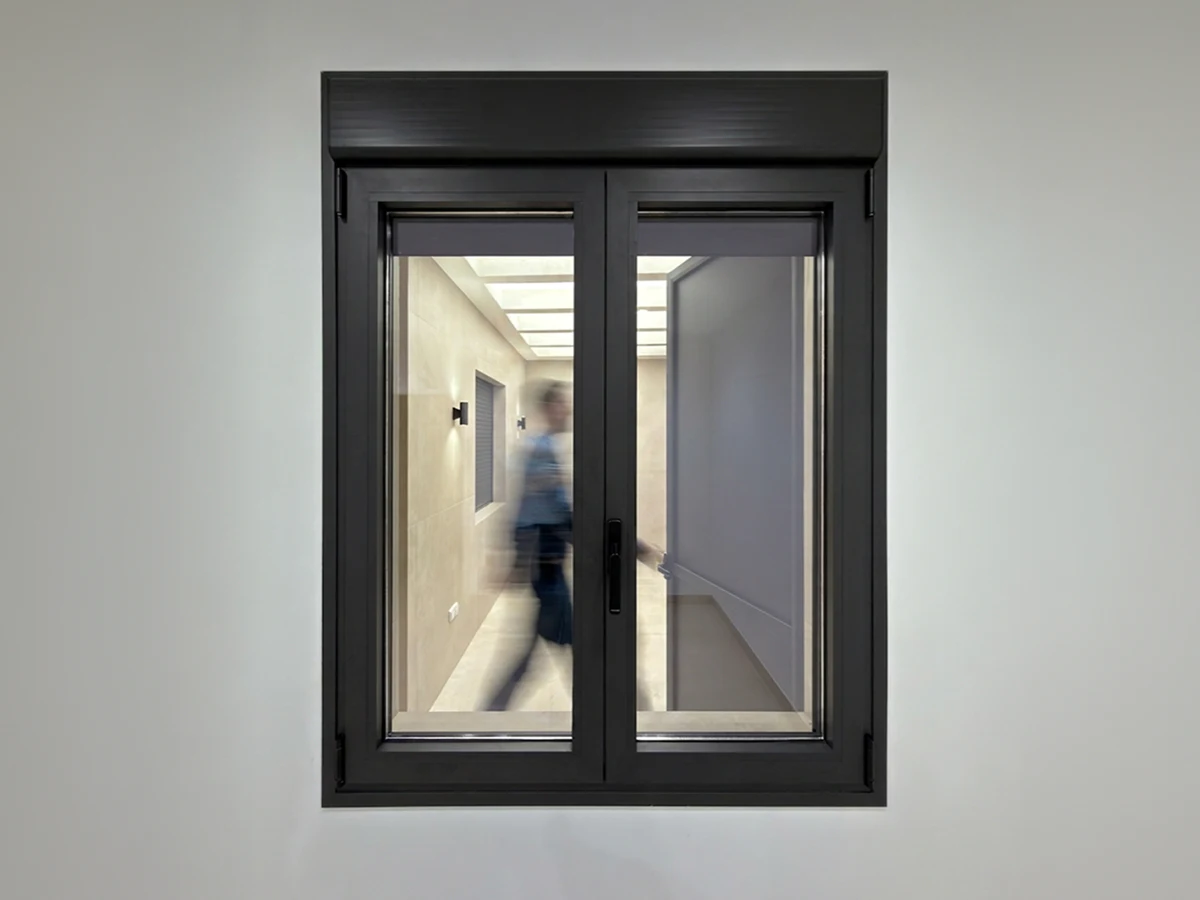 Ventanas de aluminio a medida de SALCOPLUS