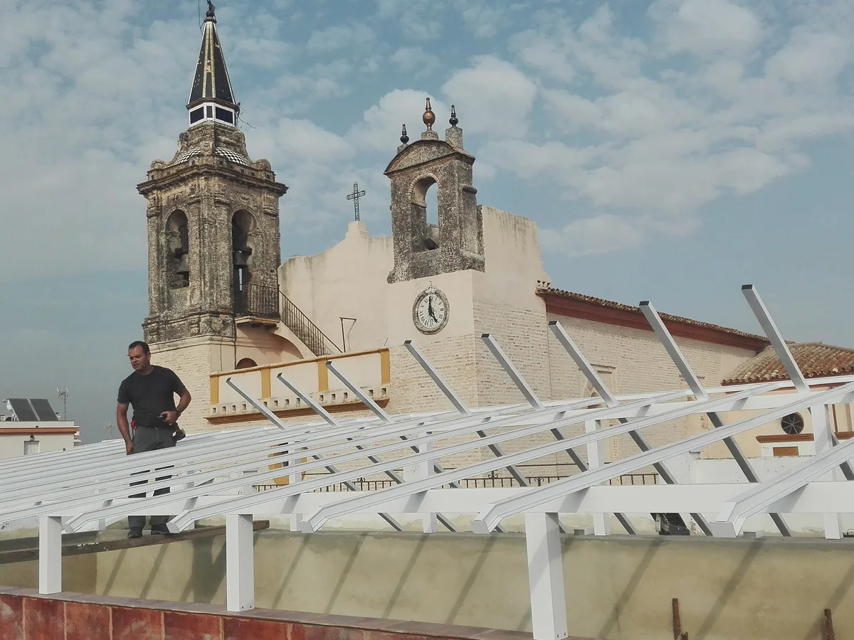 Montera acristalada a medida fabricada e instalada por SALCOPLUS en Sevilla